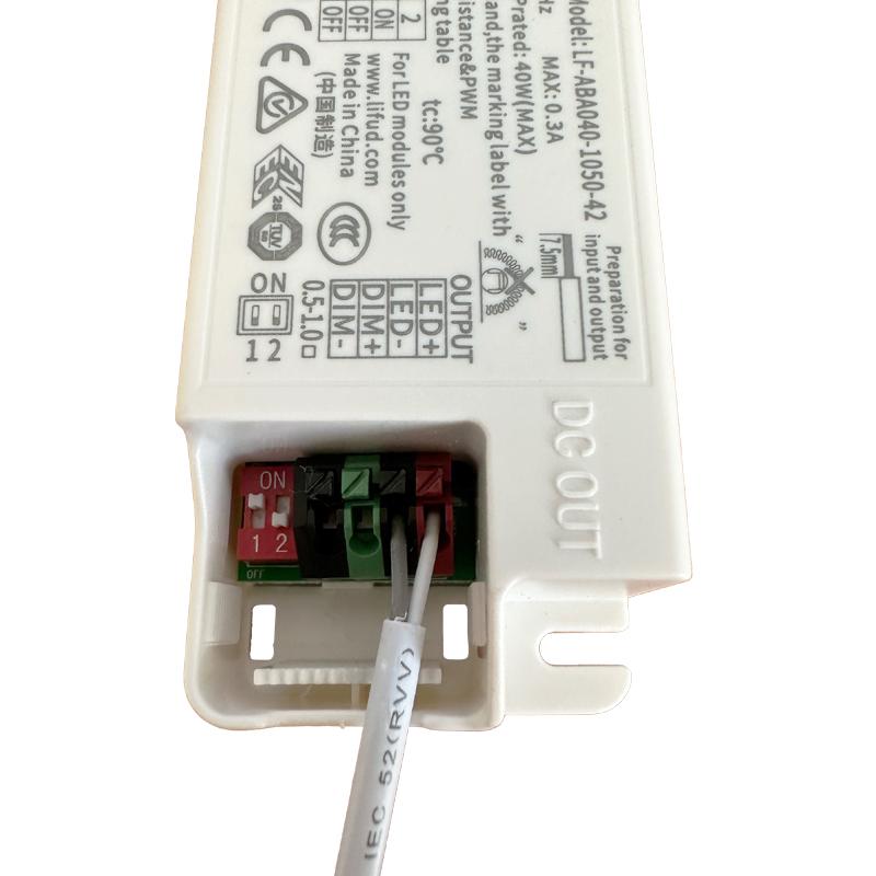 Dimmbare Treiber LIFUD 0-10V für 40W LED Panel - D01040W