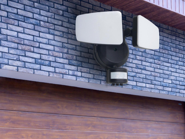 Schwarzer LED-Außenstrahler mit PIR-Sensor 24W/3000K/4000K/6000K - LFX025