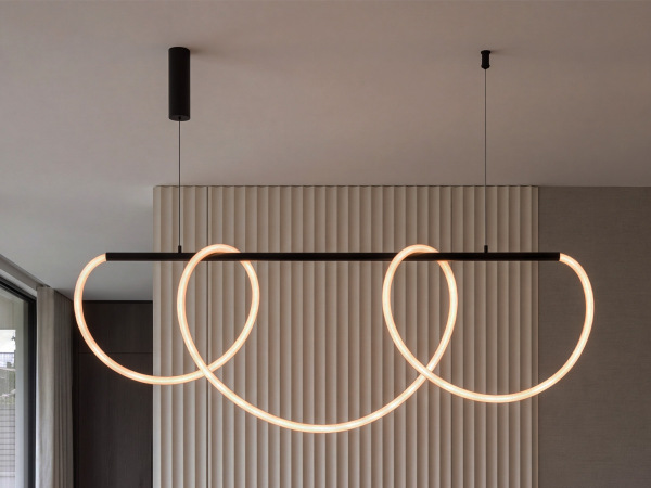 LED-Hängeleuchte + Fernbedienung 105 W – J4396/B